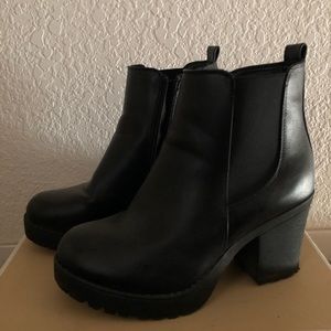 Black heel ankle boots!
